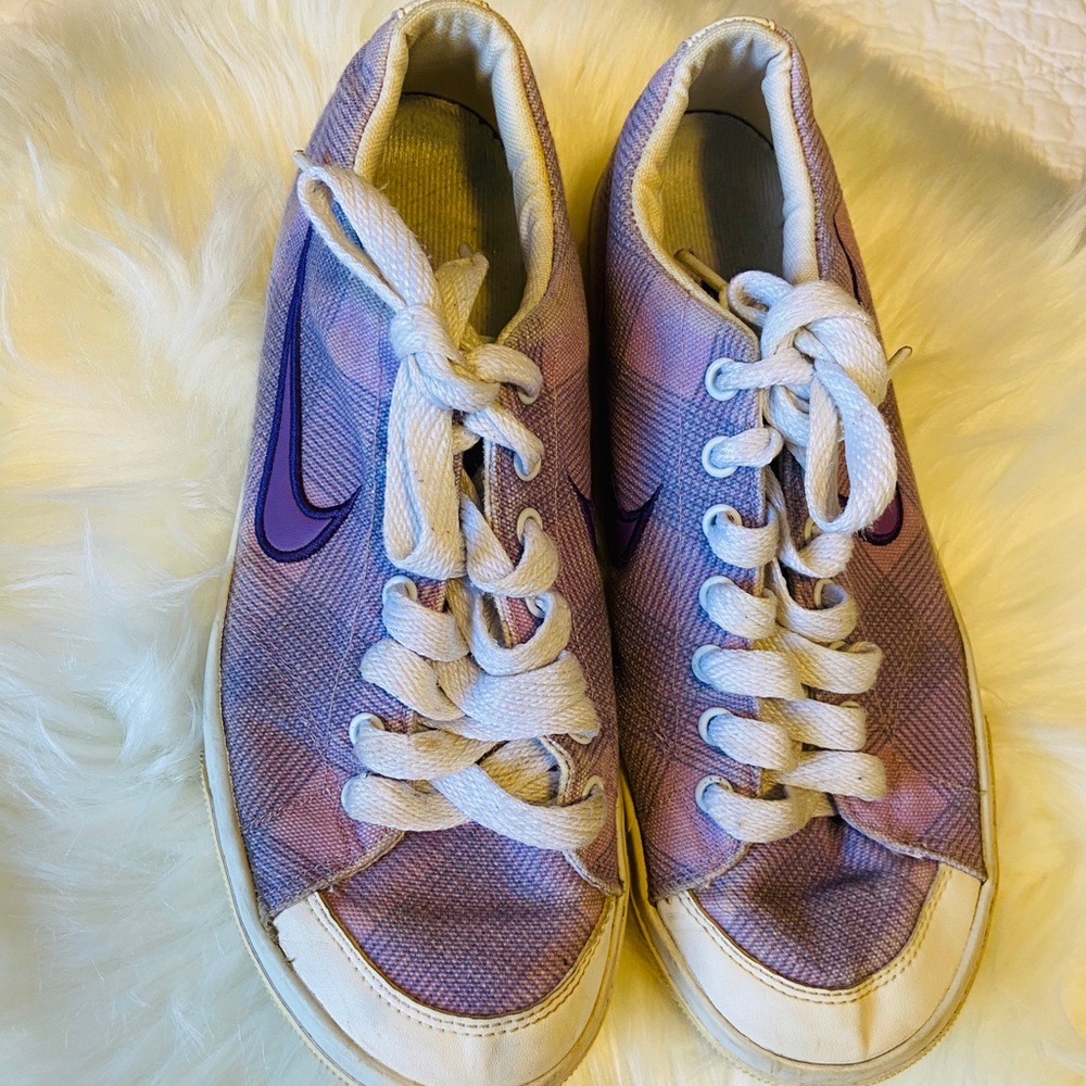 Sneakers size 7